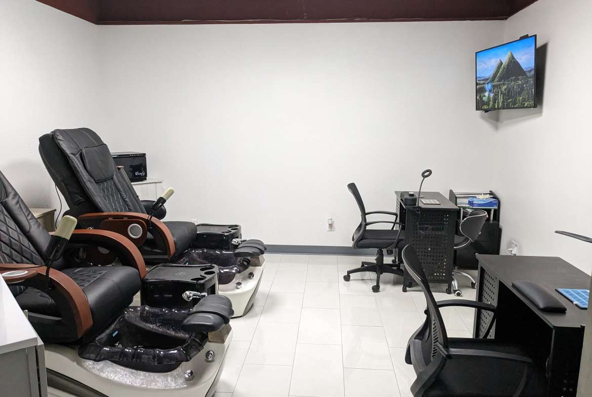 Salon for Rent