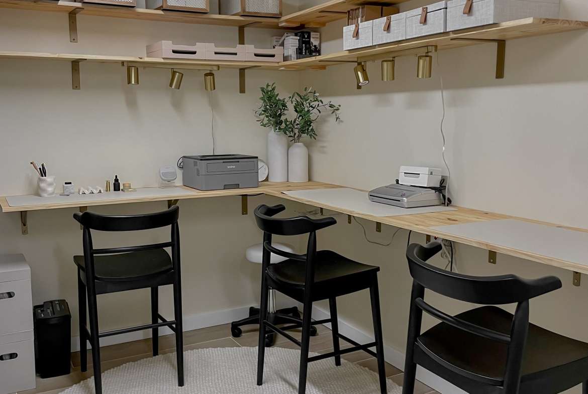 Lash Artist Space For Rent In The Growing Kakaako Area! Salon Renter