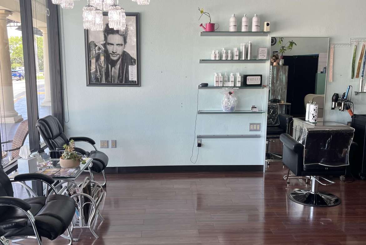 Mary Luz Salon 7