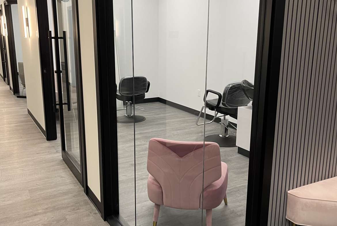 SALON SUITE FOR RENT