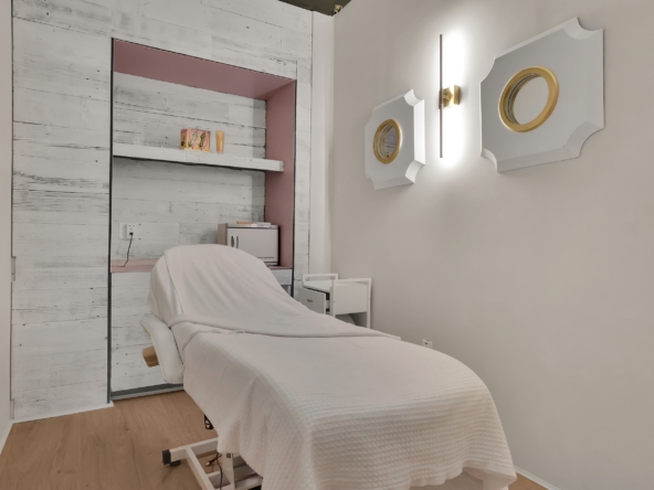 Relaxing spa treatment room at Salon Renter with massage bed and stylish decor.