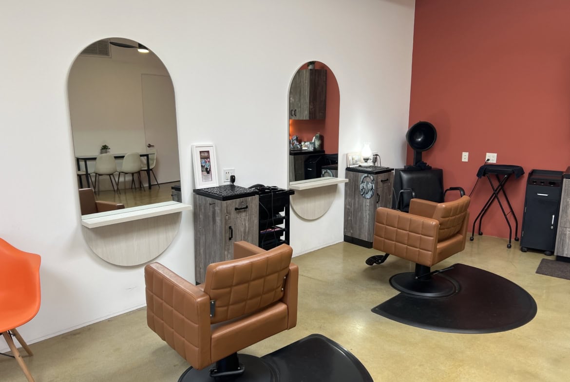 Chair/space for rent in spacious Pasadena salon!! - Salon Suite for Rent in Pasadena, CA