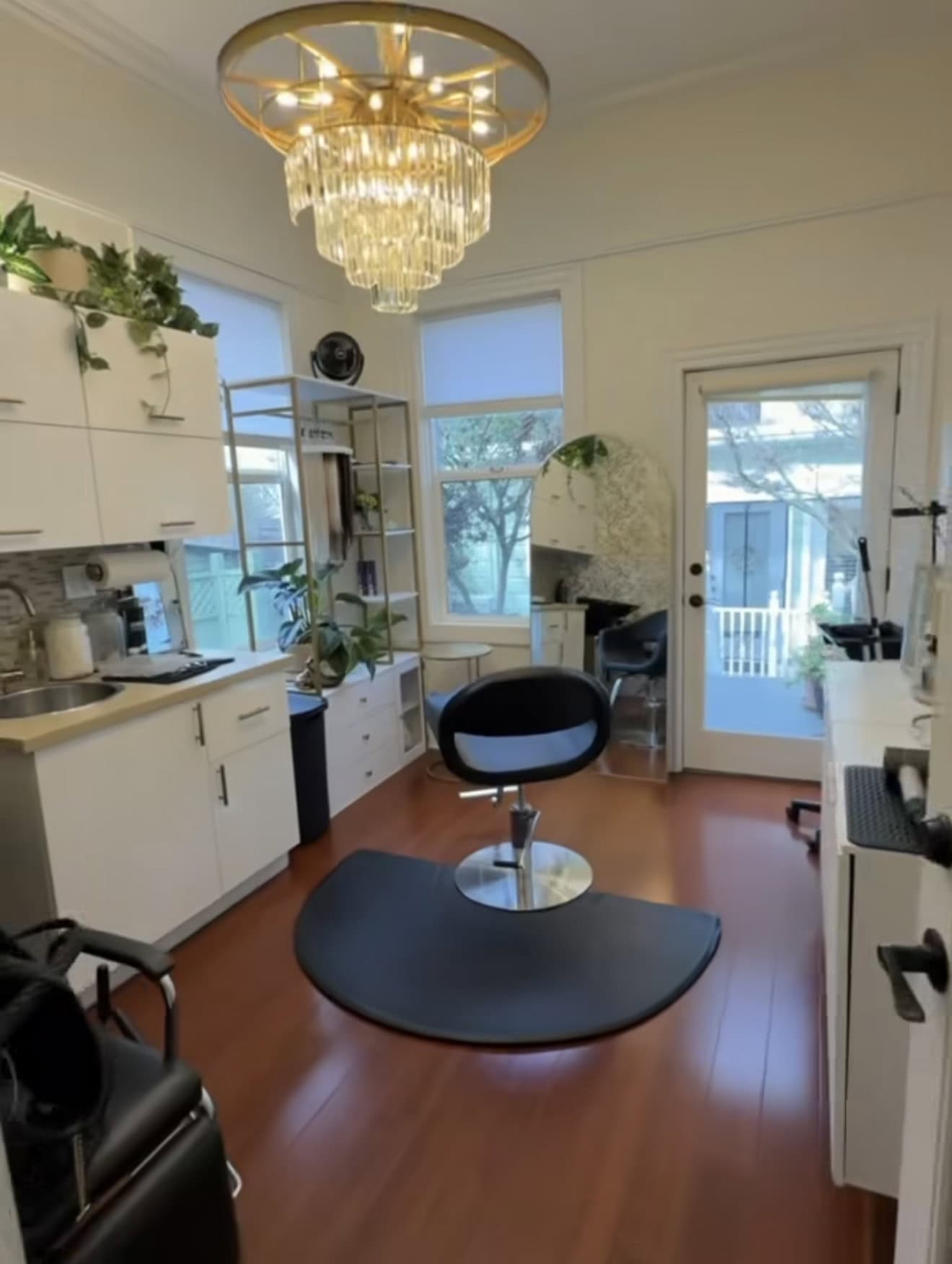 Salon Suite Available Oakland - Photo 1