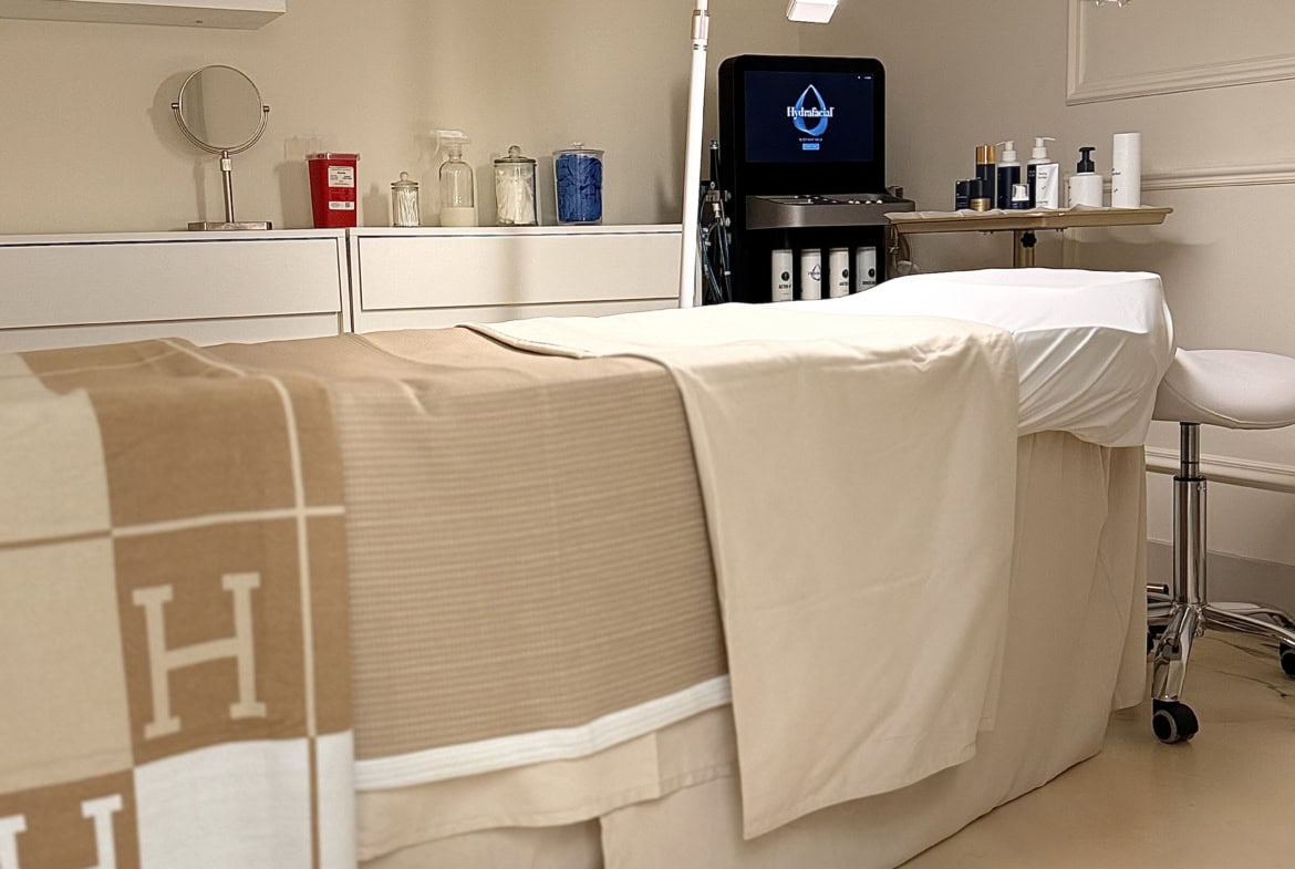 Salon Renter skincare treatment room with professional equipment and calming ambiance.