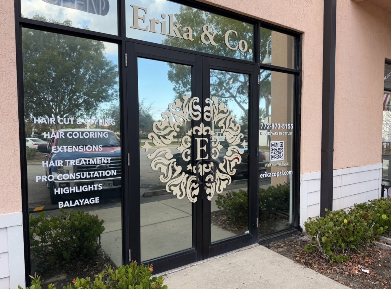 Salon Chair For Rent - Photo 1