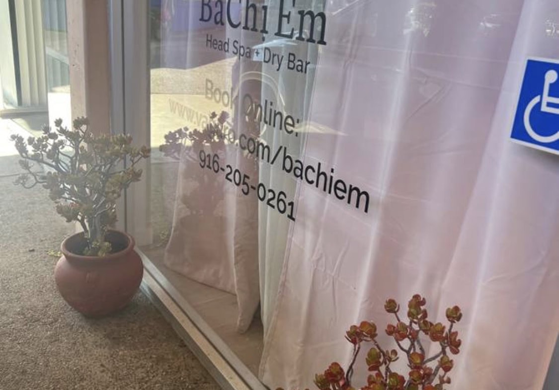 Salon Renter spa and dry bar entrance with plants and signage.