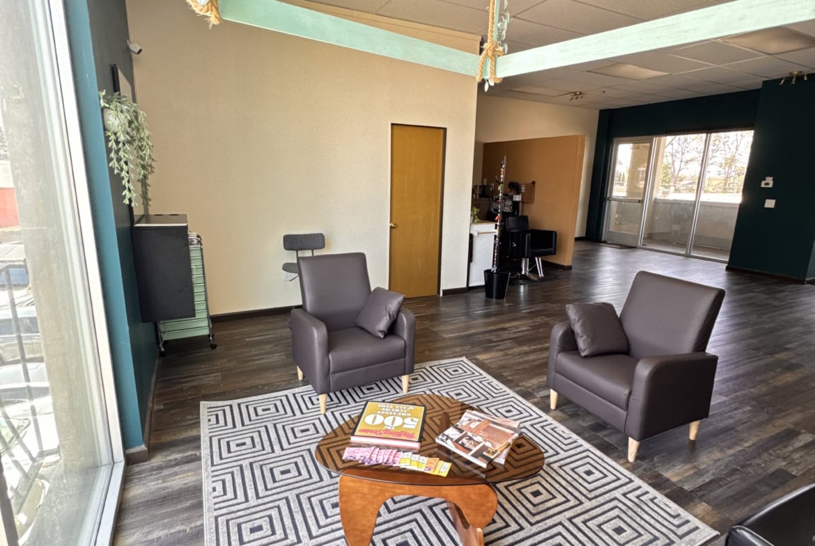 Modern salon lounge with stylish chairs and decorative ceiling decor. Salon lounge with comfortable chairs and unique ceiling design for a welcoming atmosphere.