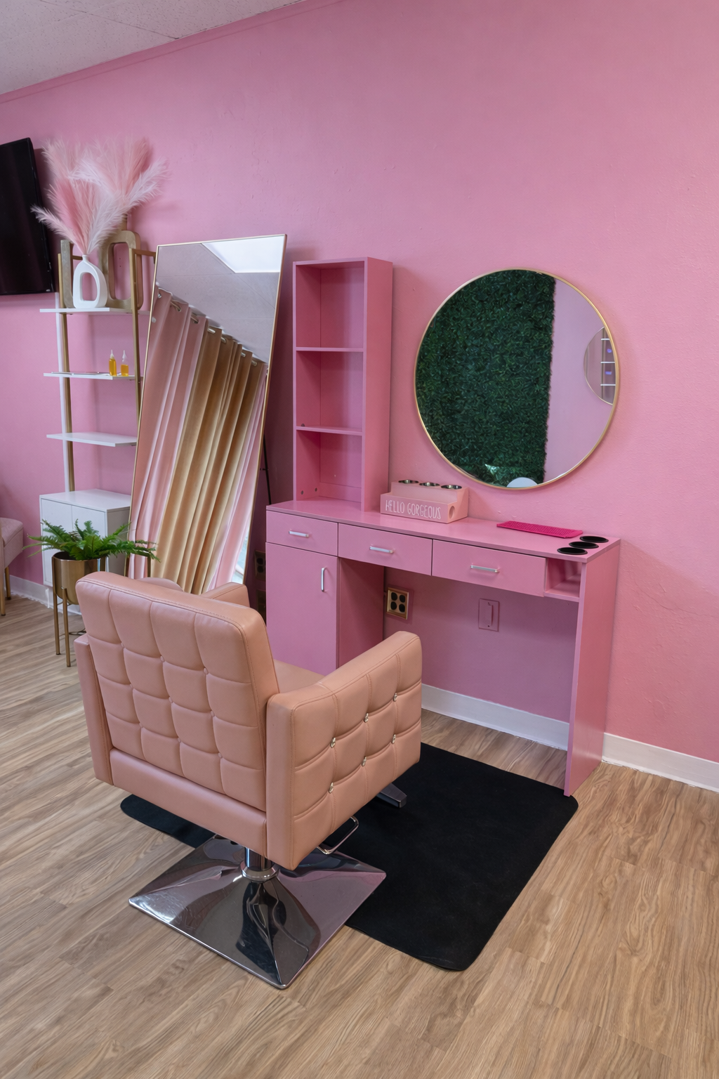 The Luxe Experience Beauty Bar - Photo 1