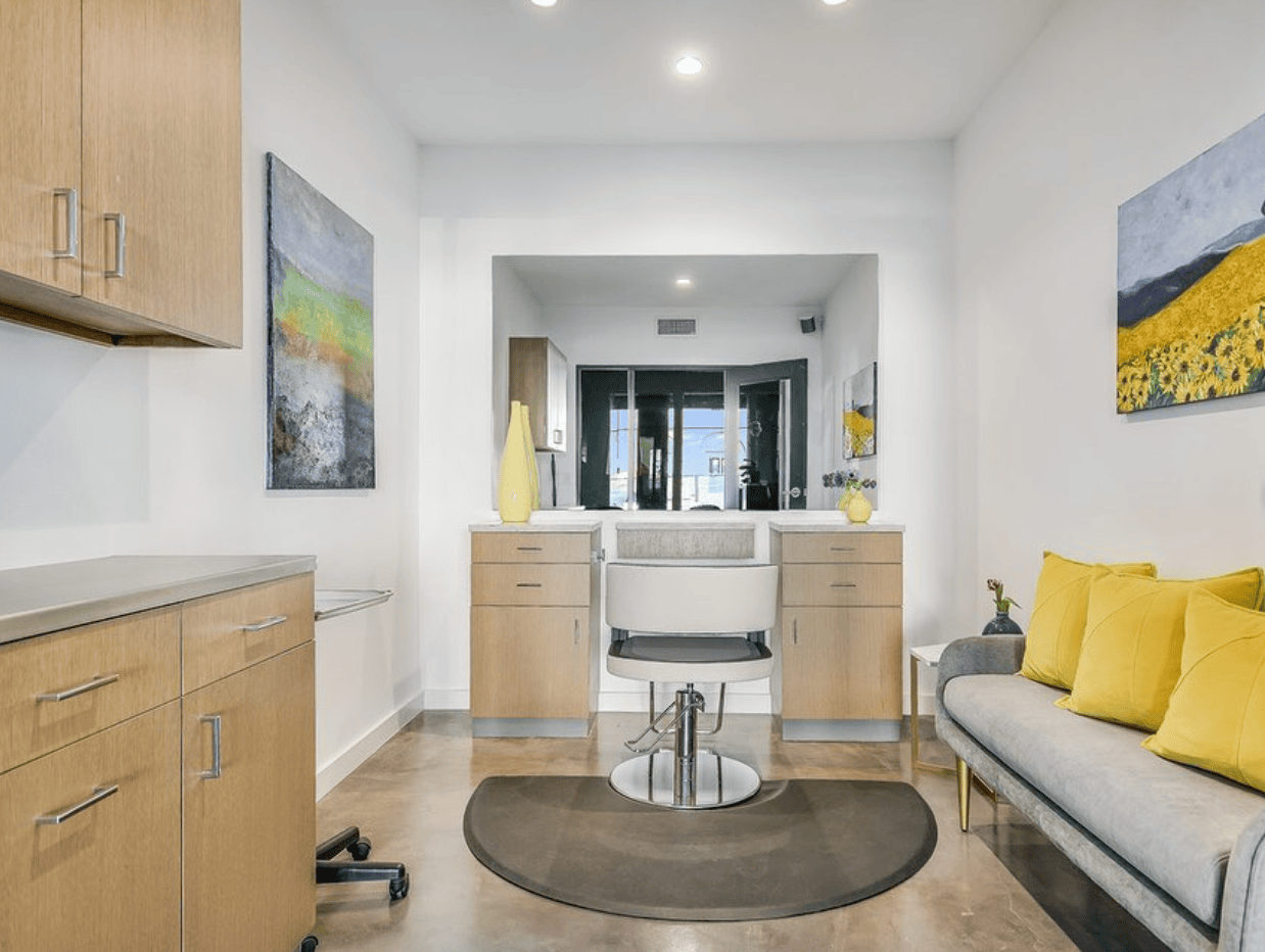 Luxury Salon Suite Available - Shine on 41st - Photo 1